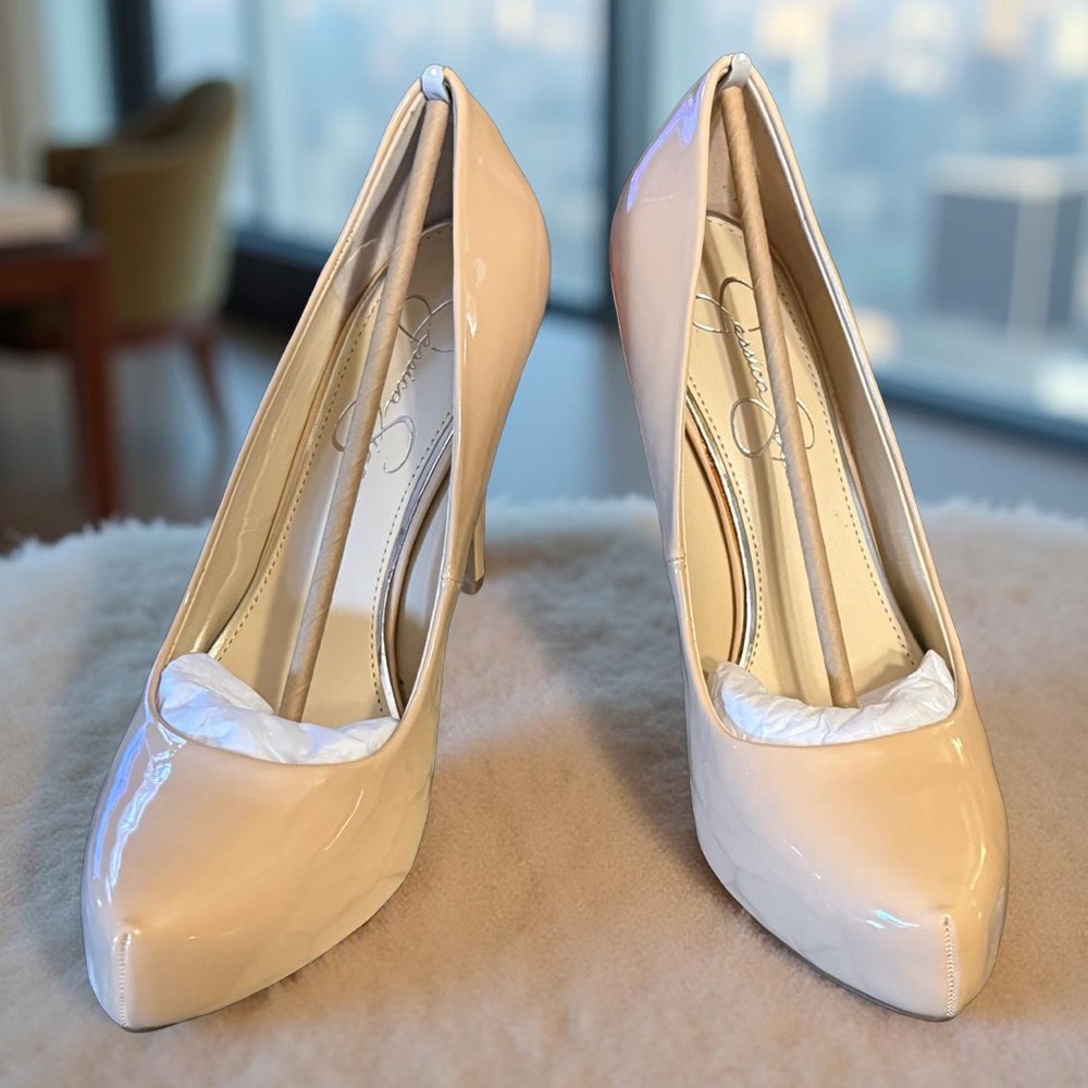 Jessica Simpson NWT Stunning Nude Patent Leather Stiletto Heels (SH136)